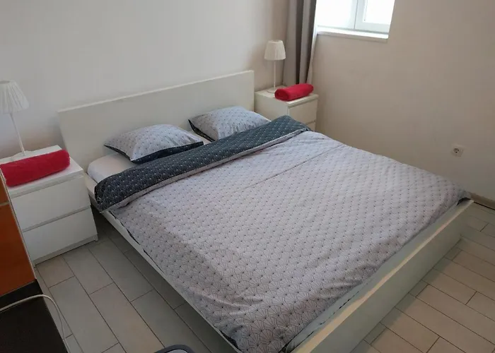 Inner-city Flat شقة *